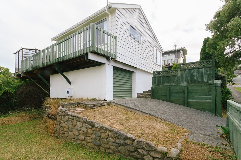 21 Viewmont Drive, Harbour View, Lower Hutt - Carousel 1