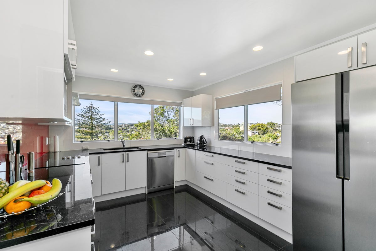 6 Tree Top Lane, Paparangi, Wellington - Carousel 1