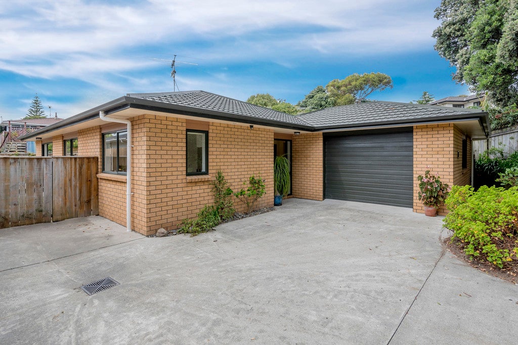 3 Lindale Grove, Waikanae Beach, WAIKANAE - Carousel 1