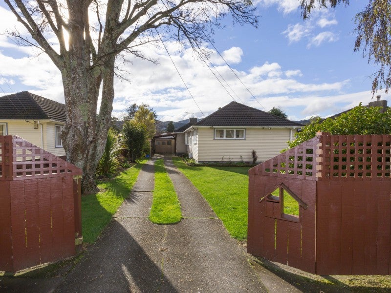 12 Tennyson Street, Trentham, Upper Hutt - Carousel 1