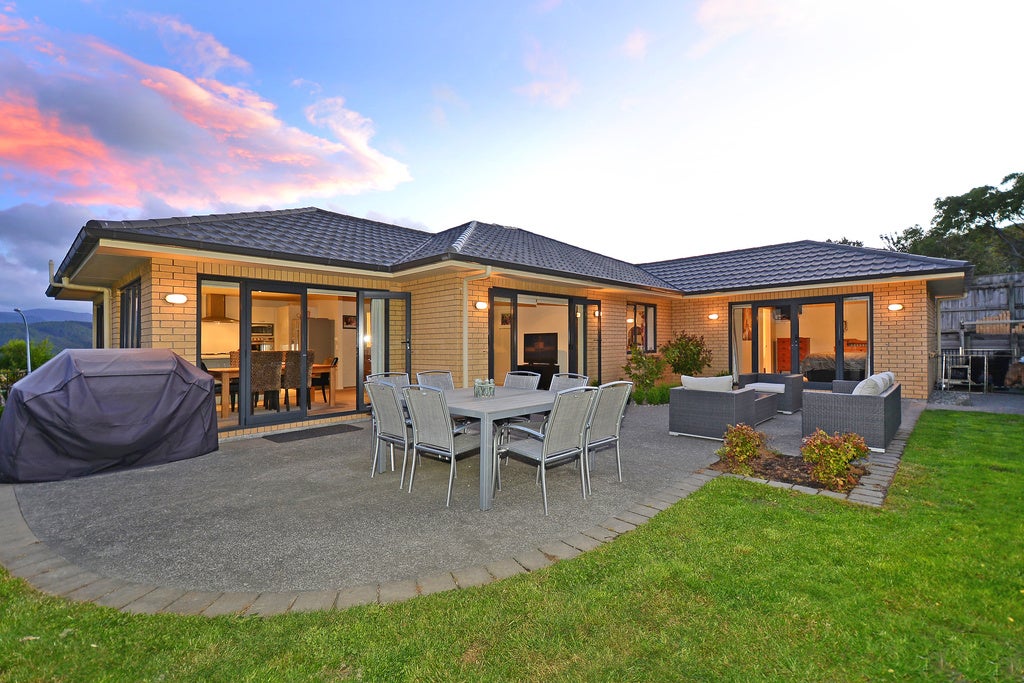 6 Betty Watt Grove, Riverstone Terraces, Upper Hutt - Carousel 2
