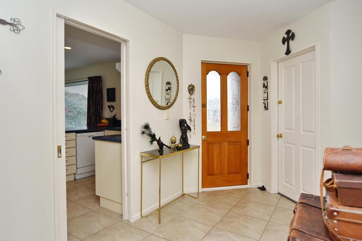 11 Panckhurst Drive, Woodend, Woodend - Carousel 2