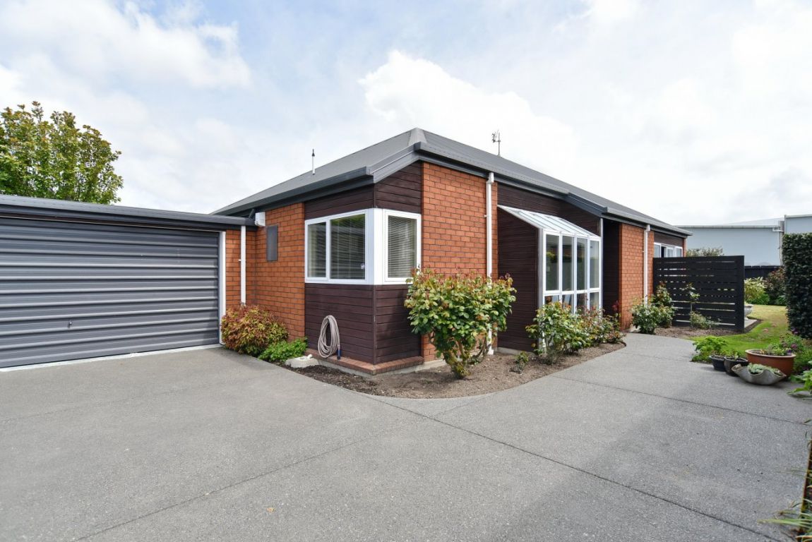 1/9 Phoenix Lane, Northcote, Christchurch - Carousel 1