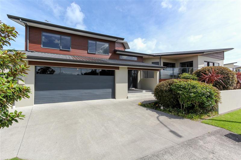 2 Kororako Grove, Whalers Gate, New Plymouth - Carousel 1