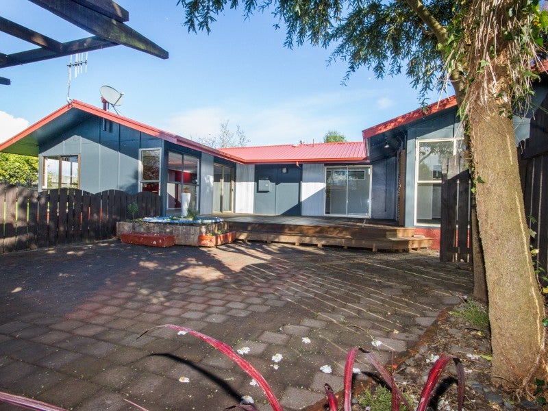 1 Photinia Place, Aramoho, Whanganui - Carousel 1