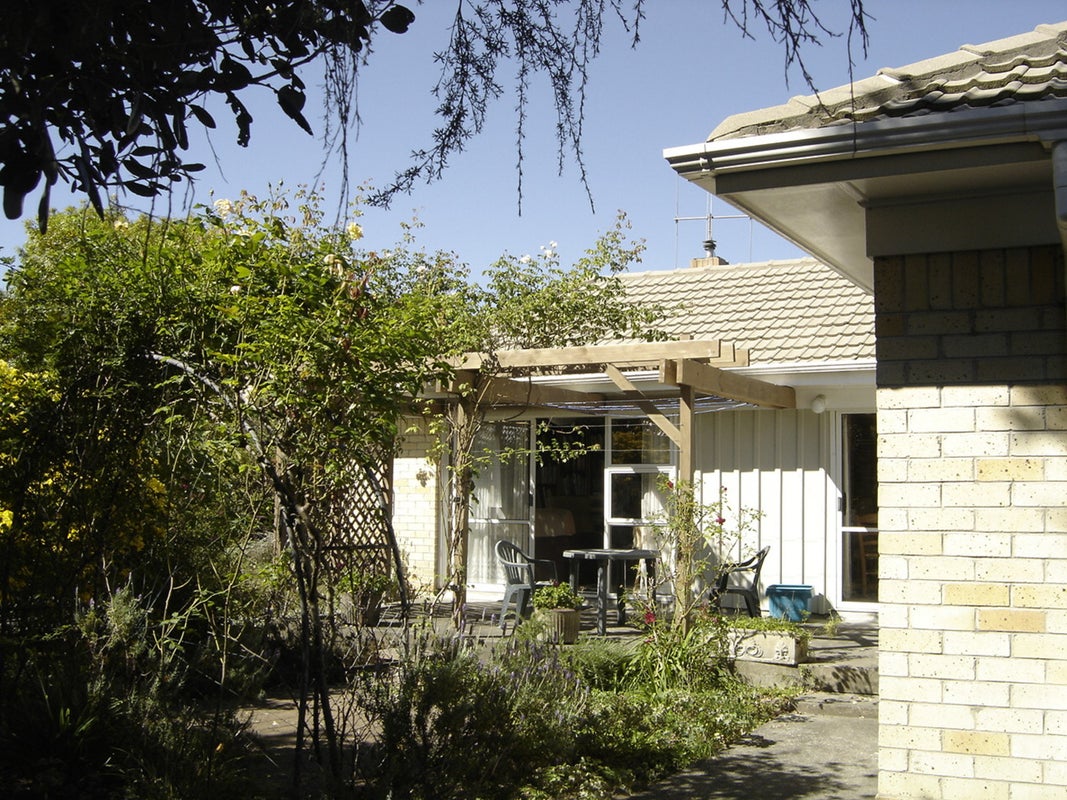 6 Sutton Crescent, Hillcrest, Hamilton - Carousel 1
