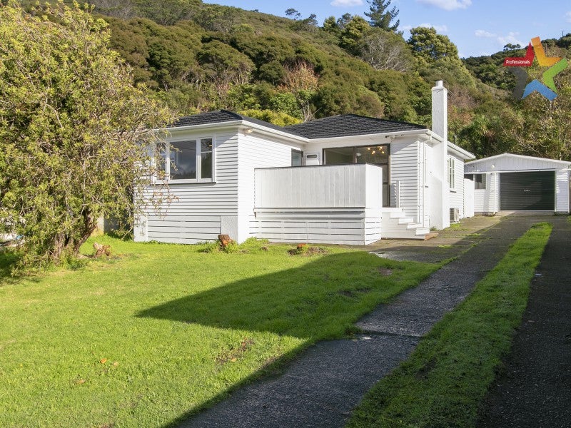 121 Wellington Road, Wainuiomata, Lower Hutt - Carousel 1