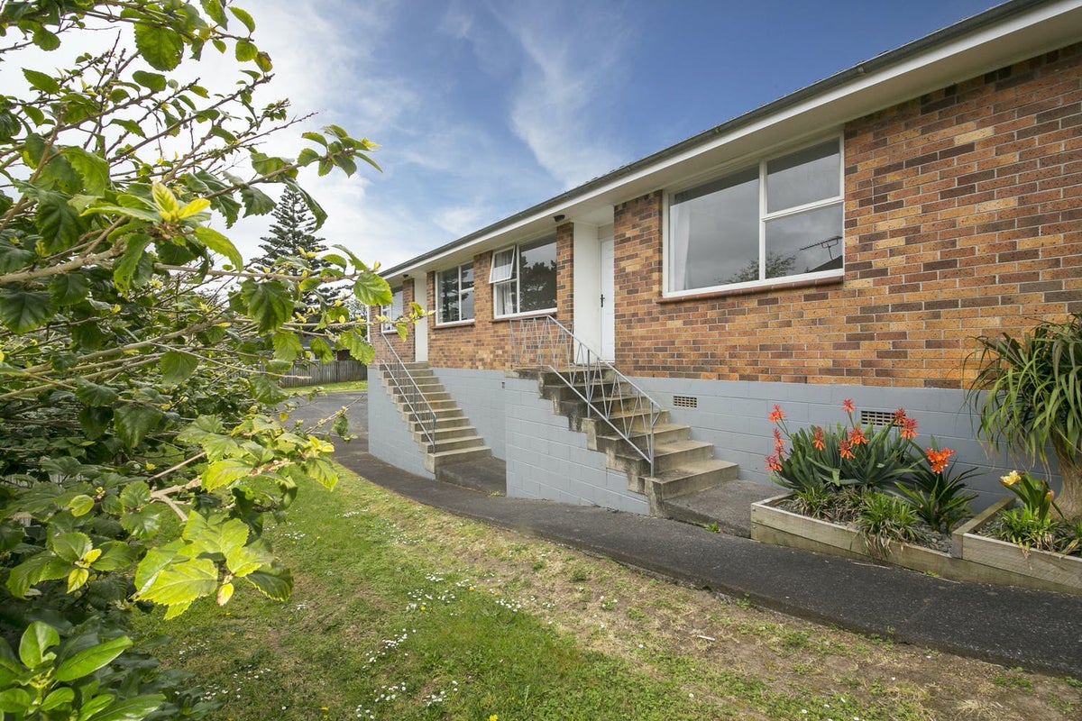 2/24 Alcock Street, Mount Wellington, Auckland - Carousel 2