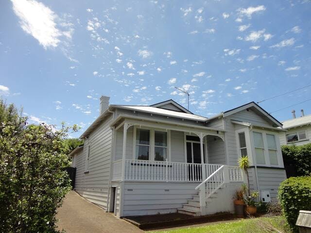 21 Highland Road, Mount Albert, Auckland - Carousel 1