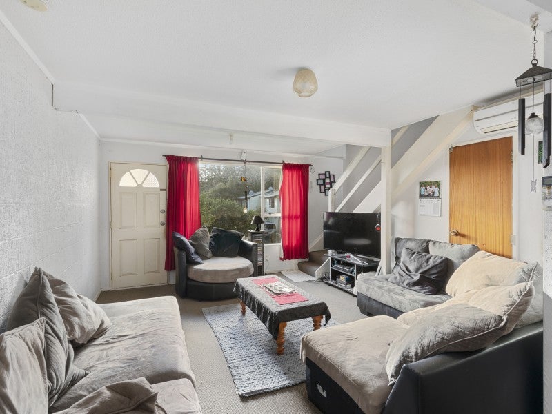 17 Glen Road, Stokes Valley, Lower Hutt - Carousel 1
