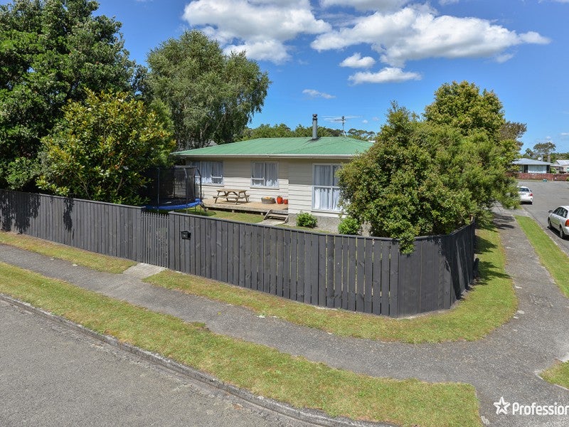 16 Churchill Crescent, Featherston - Carousel 19