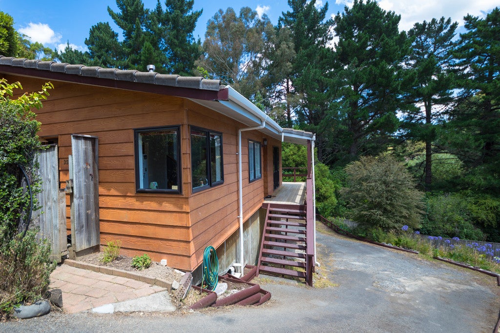 35 Heathcote Place, Fitzherbert, Palmerston North - Carousel 2