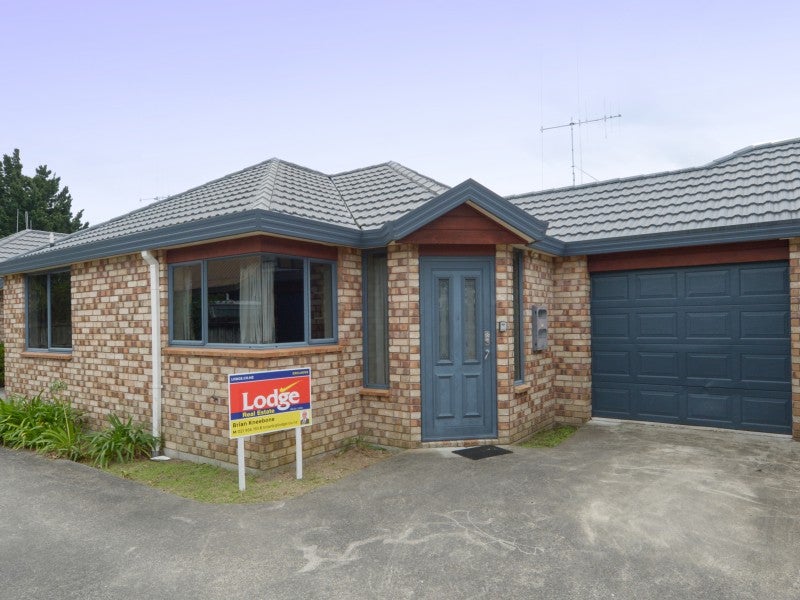 2/165 Nixon Street, Hamilton East, Hamilton - Carousel 1