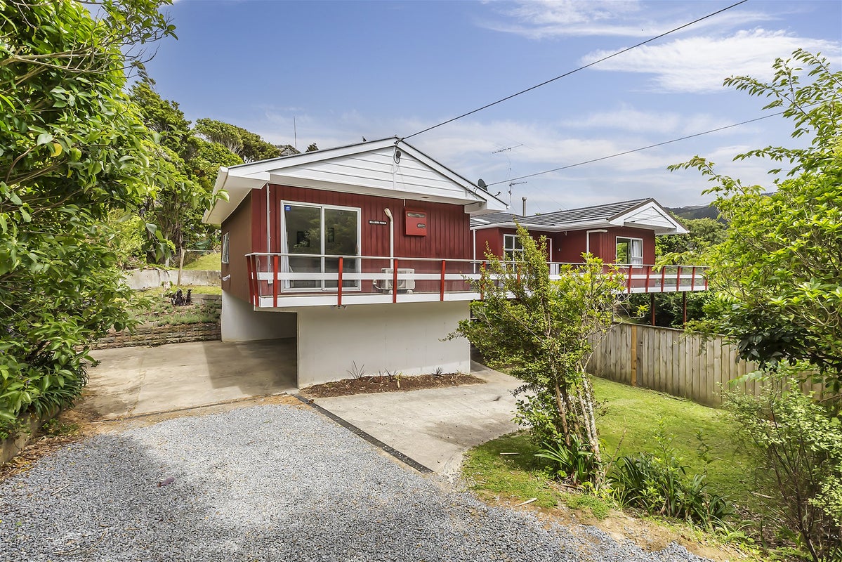 11 Cecil Road, Tawa, Wellington - Carousel 1