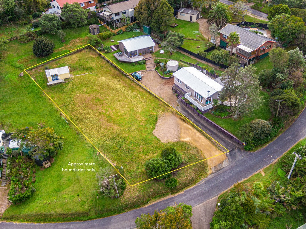 13 Beresford Avenue, Surfdale, Waiheke Island - Carousel 11