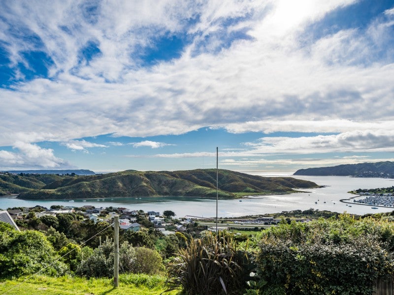 12 Ettrick Grove, Papakowhai, Porirua - Carousel 1