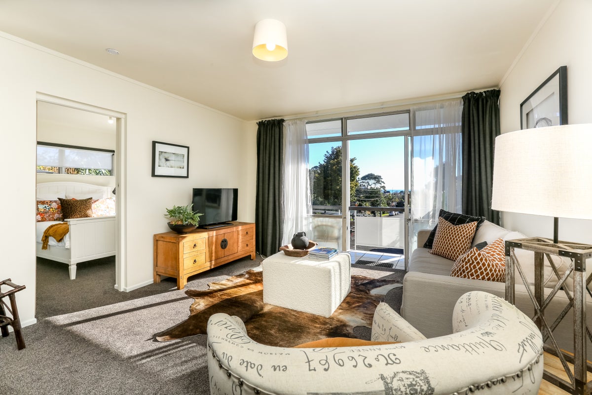 8/75 Carrington ST, Vogeltown, New Plymouth - Carousel 2