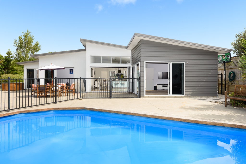 12 Calais Place, Ohauiti, Tauranga - Carousel 2