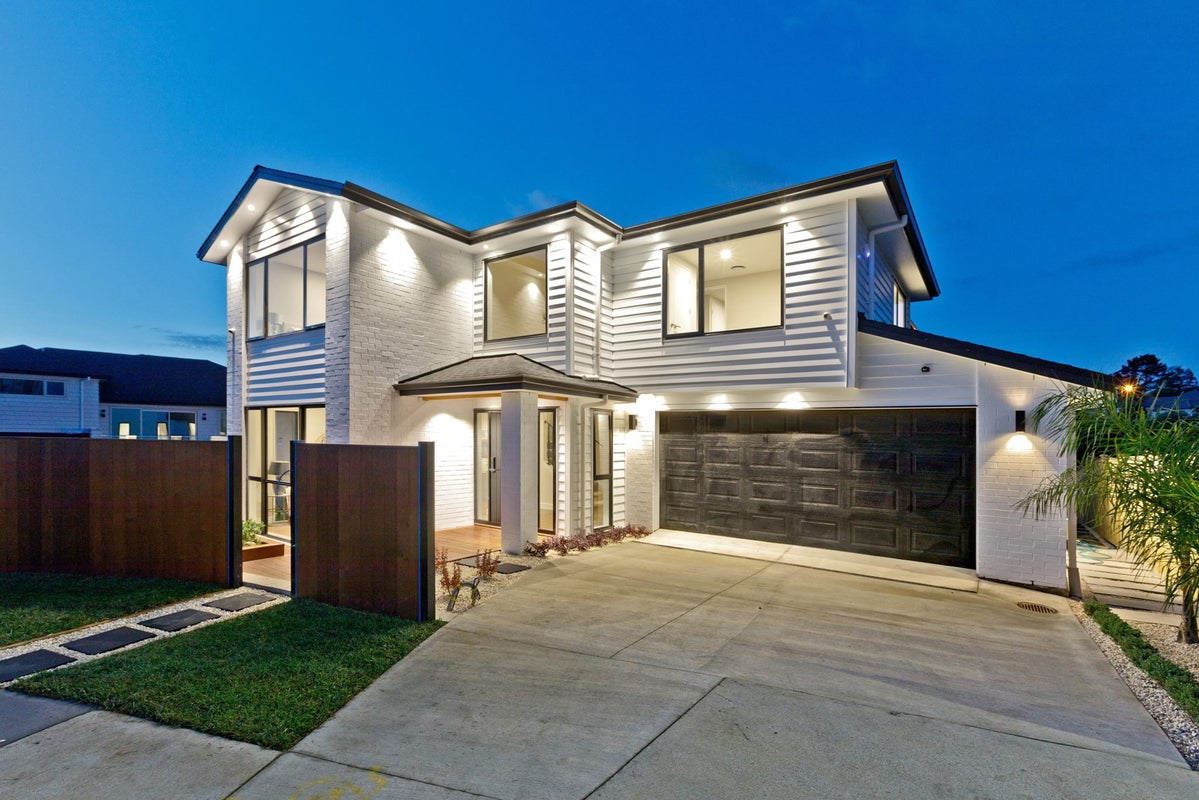 31 Lagonda Rise, Oteha, Auckland - Carousel 1