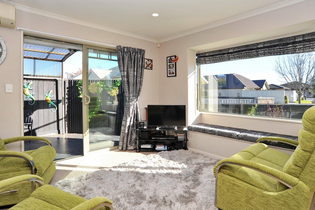 24 Bayliss Close, Northwood, Christchurch - Carousel 2