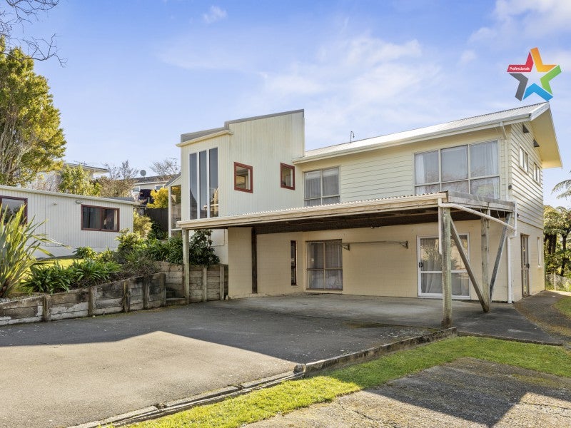 18 Taieri Crescent, Kelson, Lower Hutt - Carousel 1