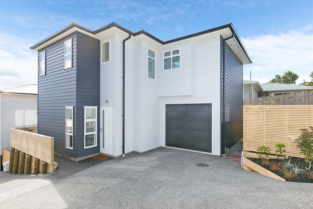 114B Helston Road, Paparangi, Wellington - Carousel 1