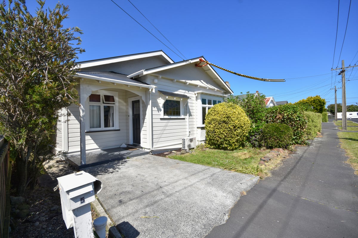 15 Corunna Street, Saint Kilda, Dunedin - Carousel 1