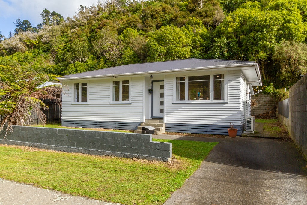 18 Sunny Grove, Wainuiomata, Lower Hutt - Carousel 1