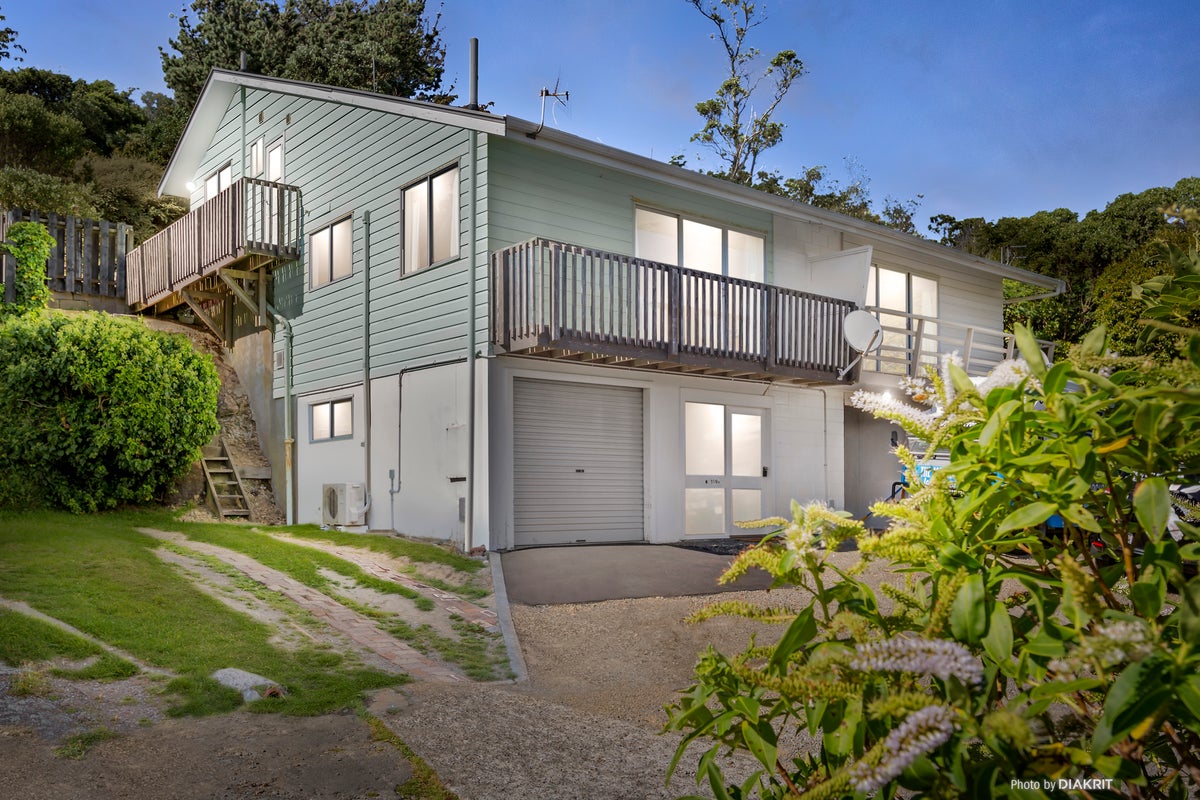 109A Fraser Avenue, Johnsonville, Wellington - Carousel 1