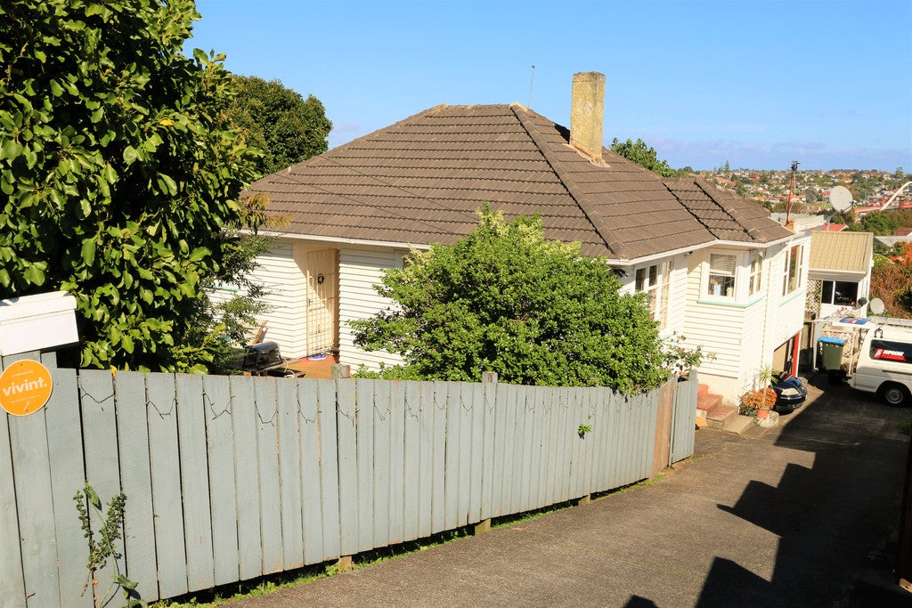 74 Mount Royal Avenue, Mount Albert, Auckland - Carousel 1