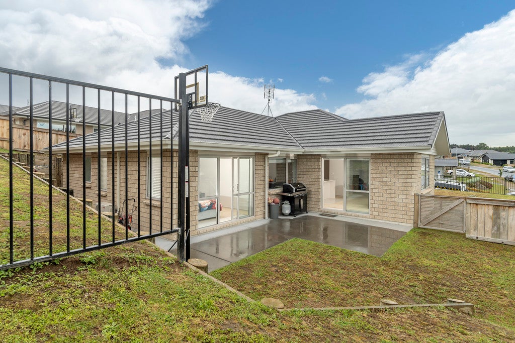 315 Lakes Boulevard, Pyes Pa, Tauranga - Carousel 2