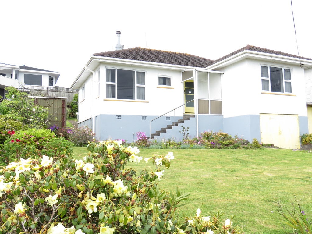 7 Lismore Street, Strandon, New Plymouth - Carousel 1