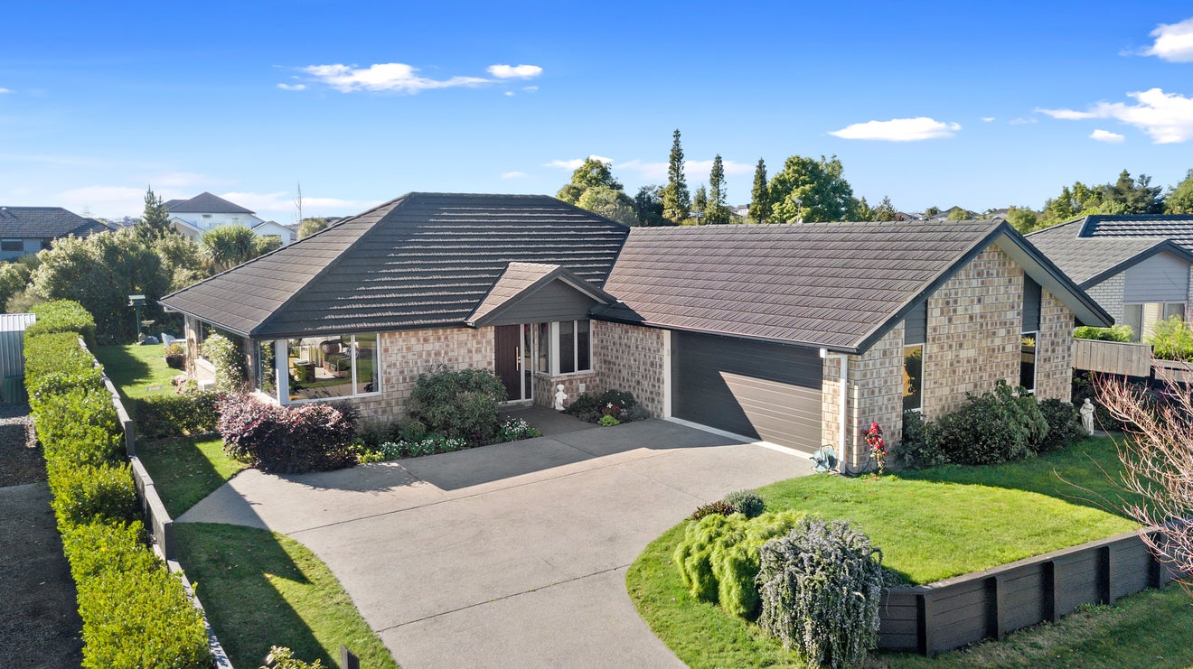 19 Bentley Rise, Flagstaff, Hamilton - Carousel 2
