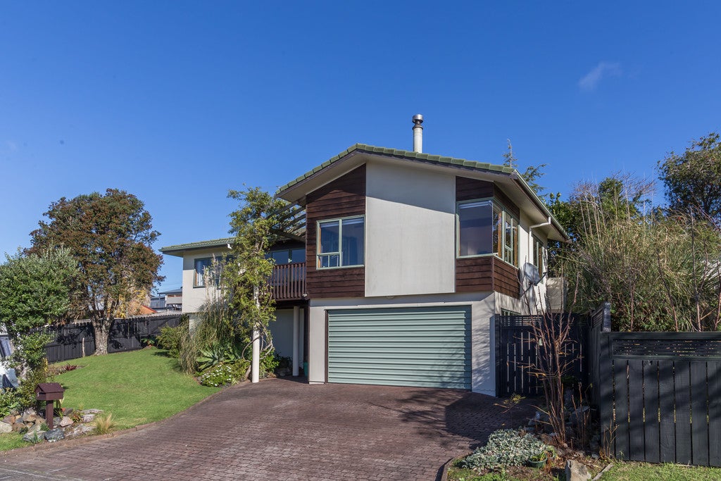 5 Charlotte Street, Stanmore Bay, Whangaparaoa - Carousel 1