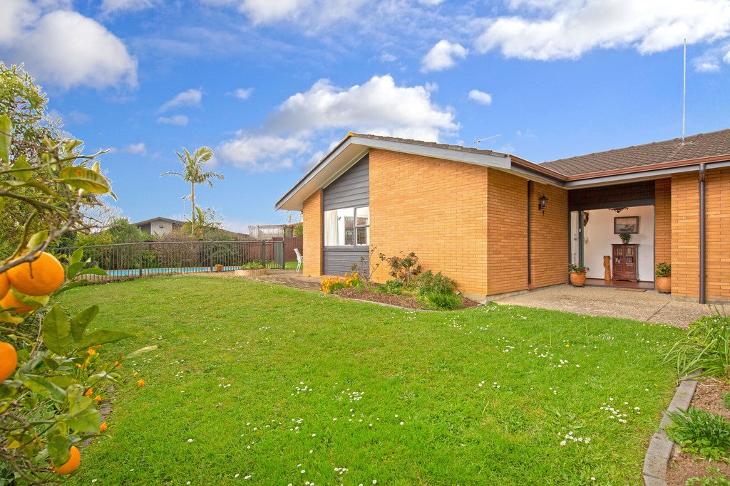 136 Bramley Drive, Farm Cove, Auckland - Carousel 1