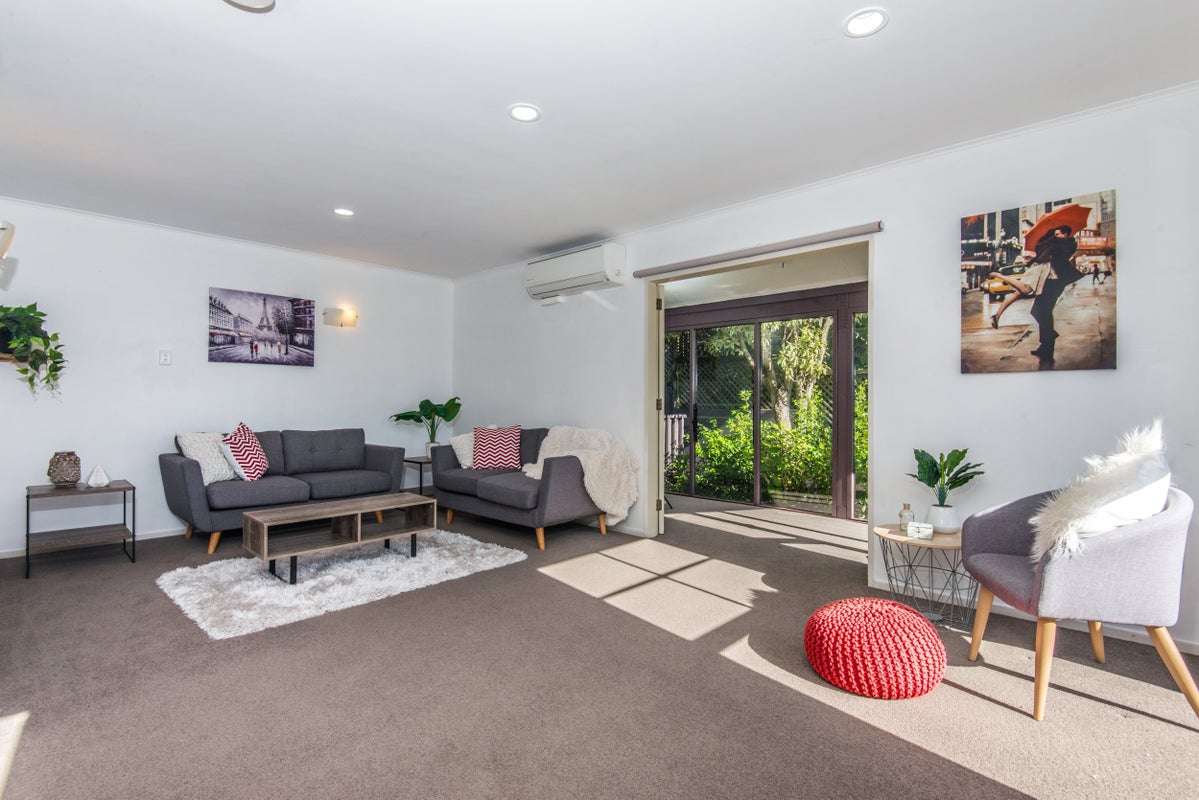 131 Helston Road, Paparangi, Wellington - Carousel 1