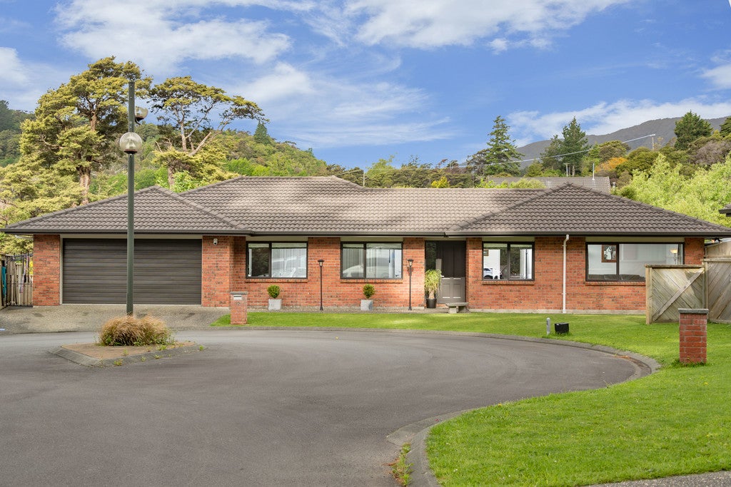 12 Beechwood Way, Te Marua, Upper Hutt - Carousel 1