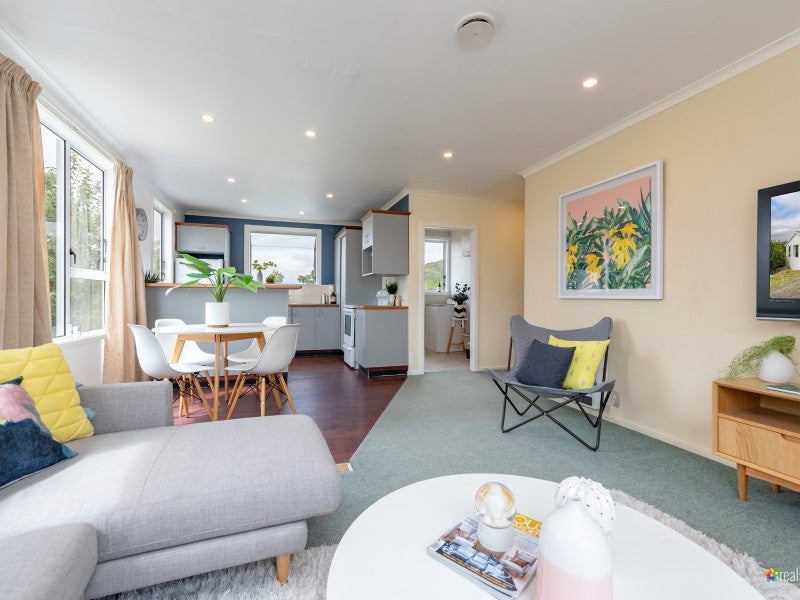 21 Hiwi Crescent, Titahi Bay, Porirua - Carousel 1