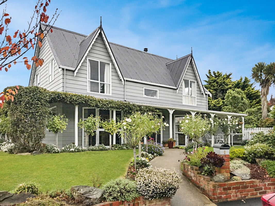 8 Alfred Place, Fairfield, Dunedin - Carousel 1