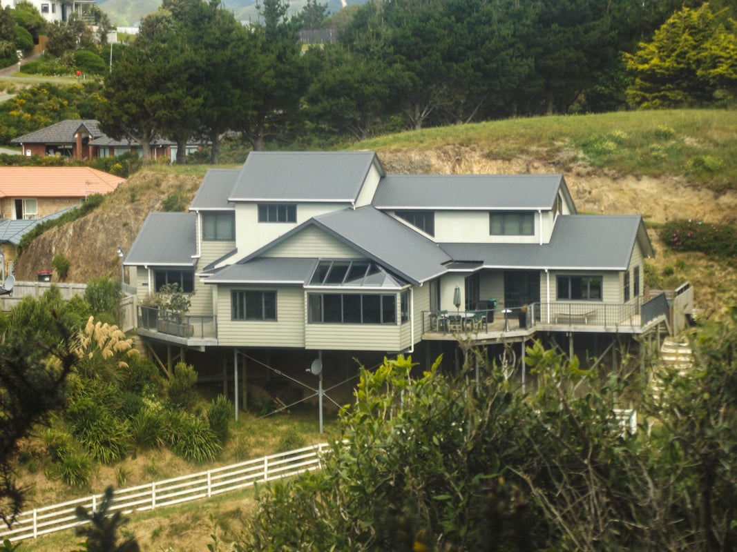 247 Maungaraki Road, Maungaraki, Lower Hutt - Carousel 1
