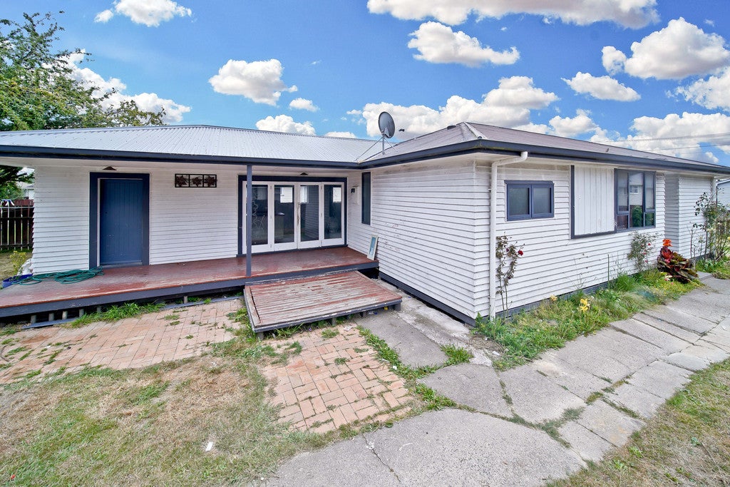 8 Wordsworth Crescent, Enderley, Hamilton - Carousel 1
