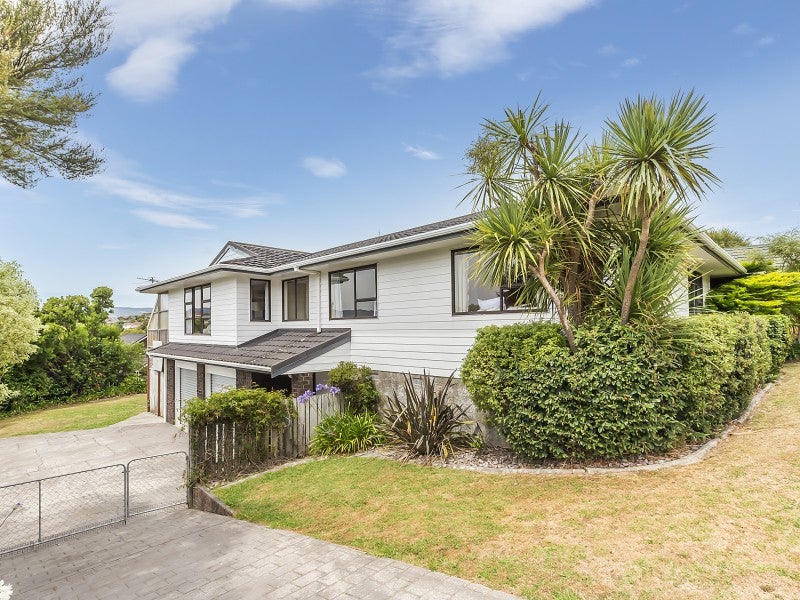 33 Shackle Lane, Whitby, Porirua - Carousel 1