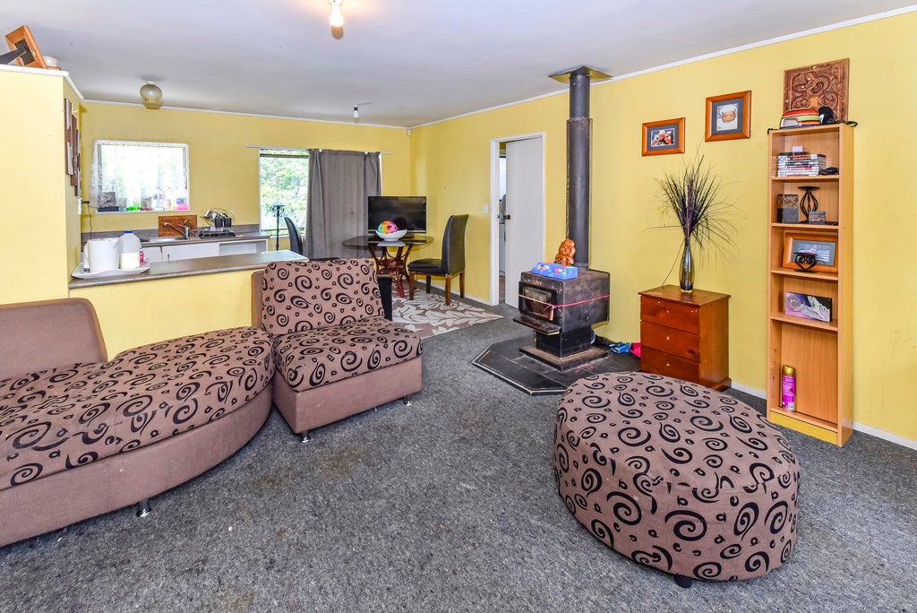 1/16 Maplesden Drive, Clendon Park, Auckland - Carousel 2