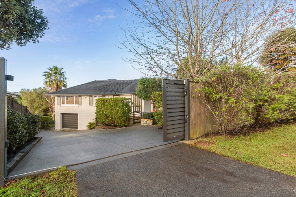 15 Trelawn Place, Cockle Bay, Auckland - Carousel 1