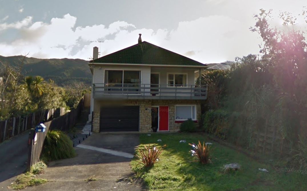 25 Coates Street, Tawa, Wellington - Carousel 1