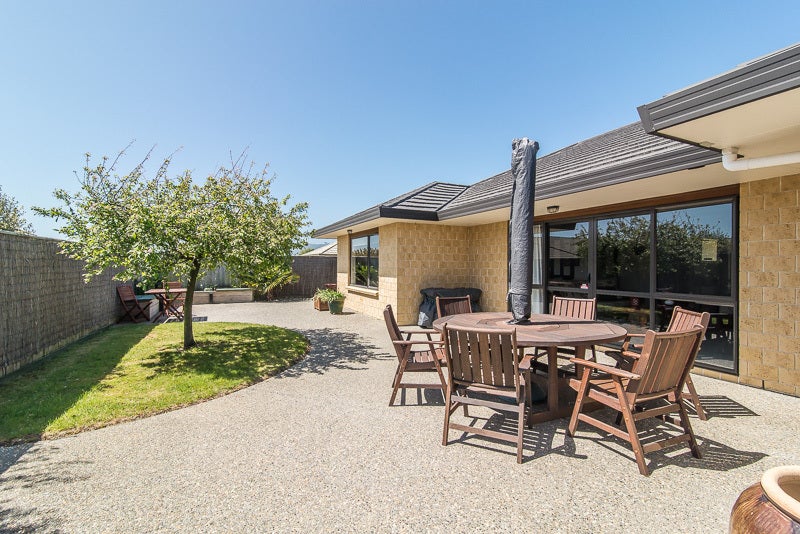 112 Guildford Drive, Paraparaumu Beach, Paraparaumu - Carousel 2