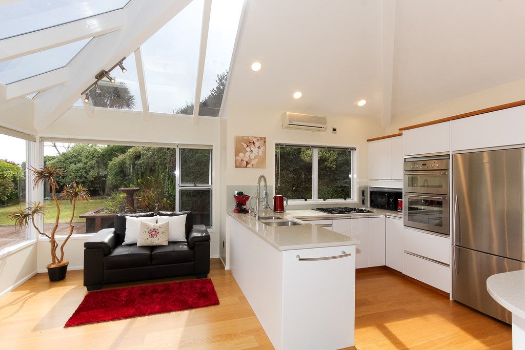 7 Sequoia Grove, Merrilands, New Plymouth - Carousel 1