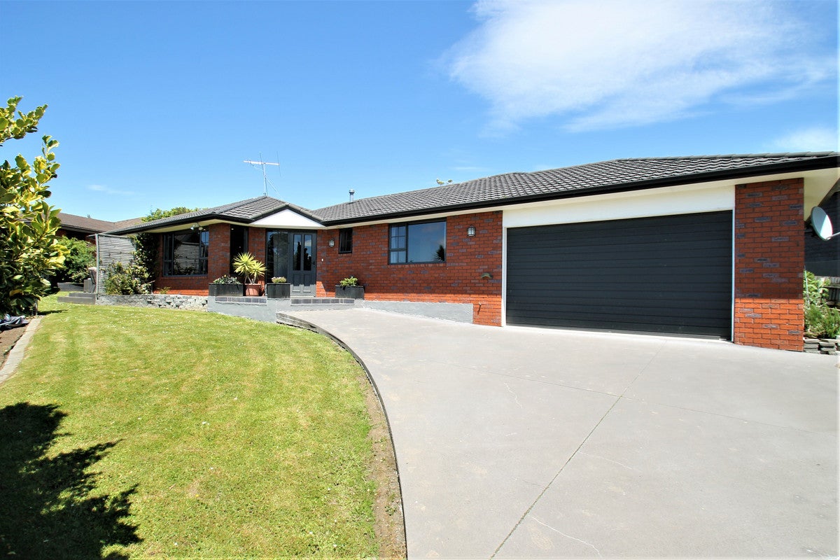 16 Hogan Place, Fairfield, Dunedin - Carousel 1