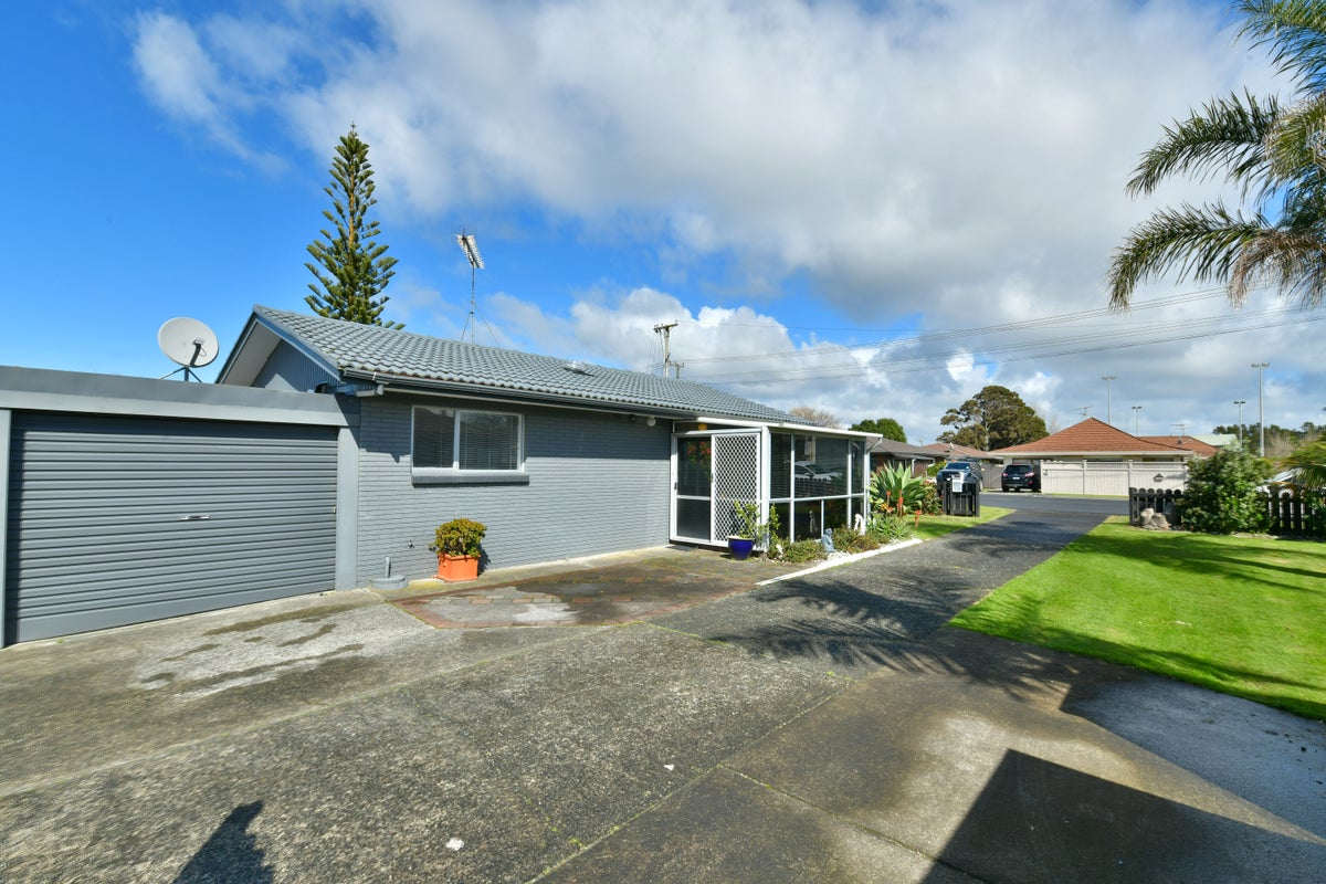 1/127 Centreway Road, Orewa, Orewa - Carousel 1