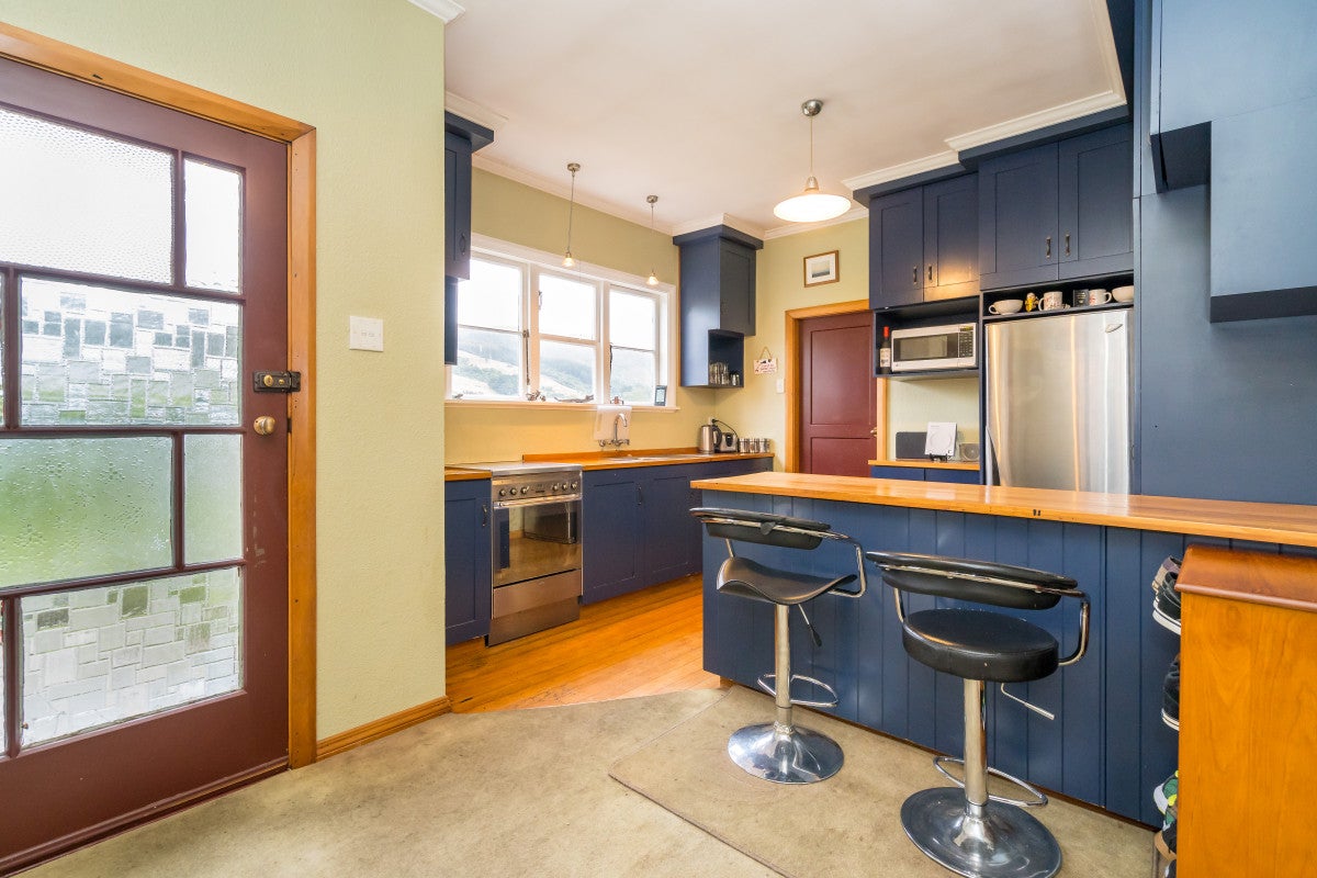 6 Holyrood Avenue, Wakari, Dunedin - Carousel 2